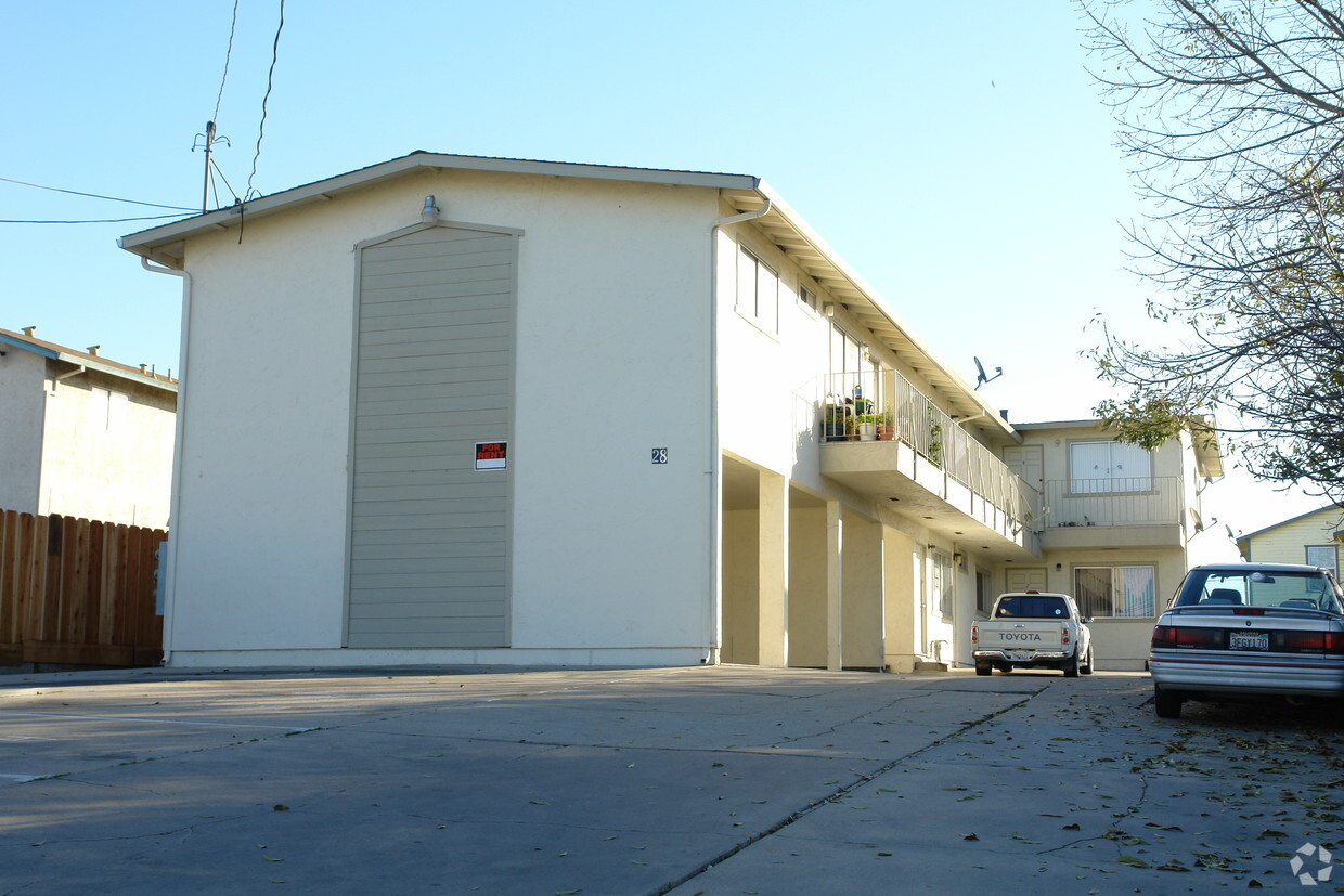 Primary Photo - 28 N Pearl St