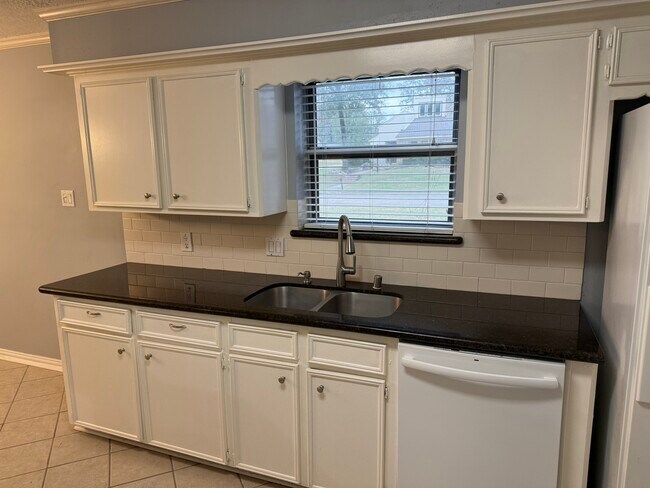 Building Photo - 717 Blue Ridge Dr