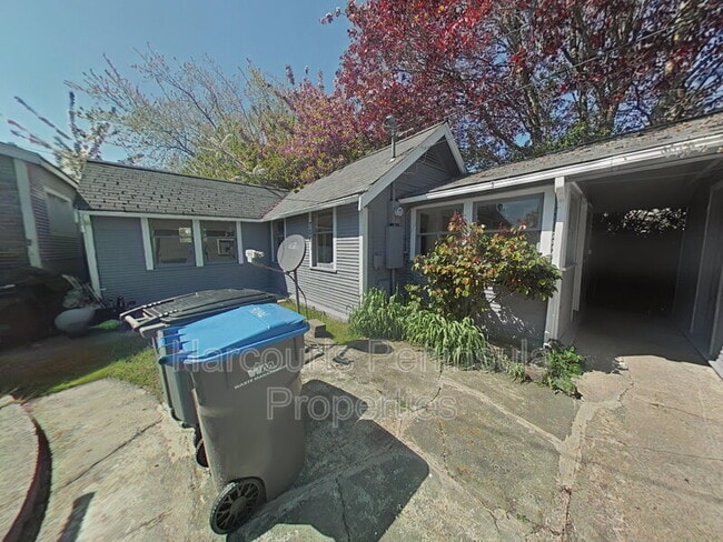 706 1/2 8th St - 706 1/2 8th St Apartment