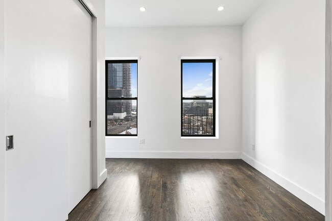 Building Photo - 442 Tenth Avenue