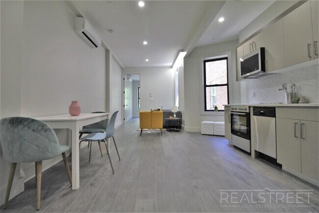 Foto del edificio - Brand New 1 Bed w Full Kitchen Amenities i...