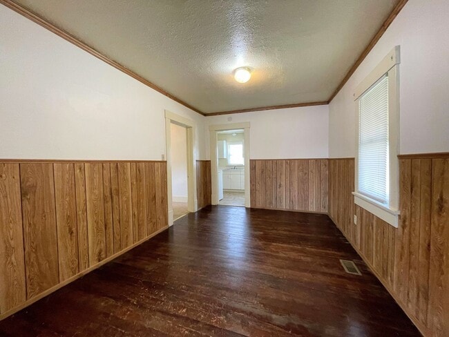 Building Photo - 2 Bed Home with Good Location