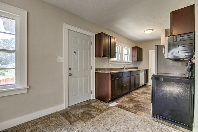 Foto del edificio - 2616 N 59th St