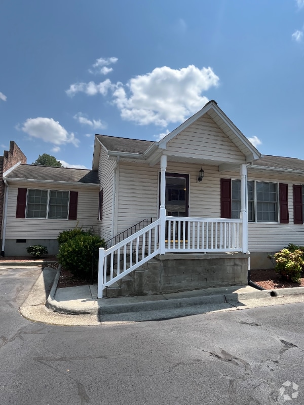 Building Photo - 3560 Franklin Turnpike