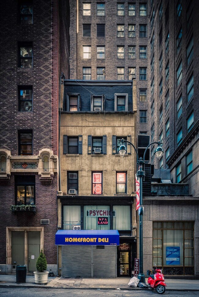 Building Photo - 41 E 41st St