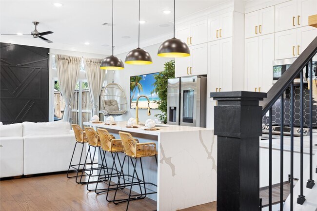 Building Photo - 7033 Avenue L