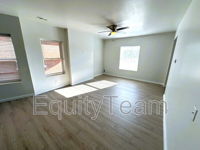 Foto del edificio - 6012 Prentice St