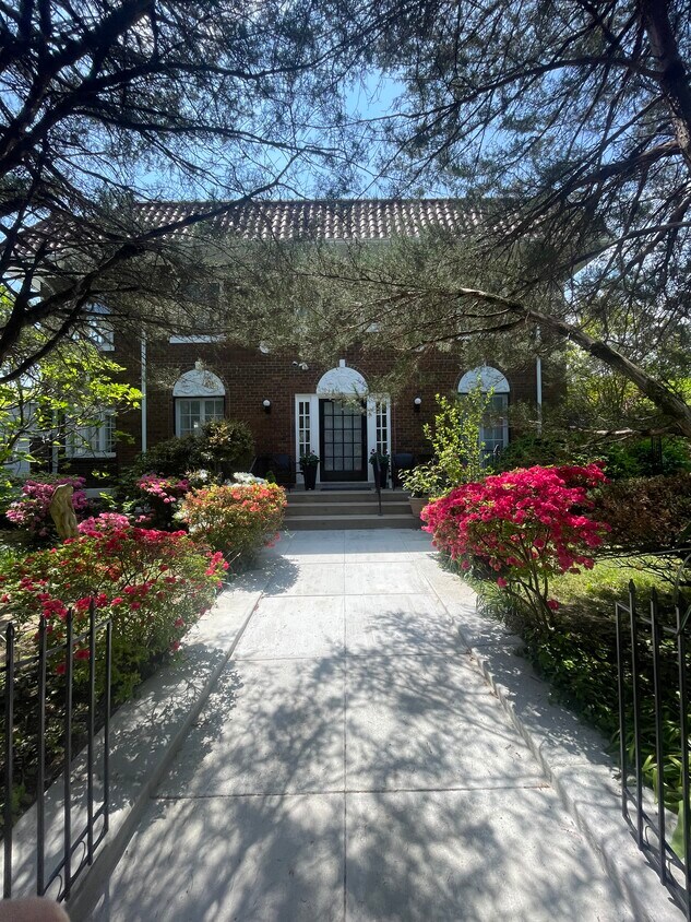 Photo - 3830 Warren St NW (Washington, DC)