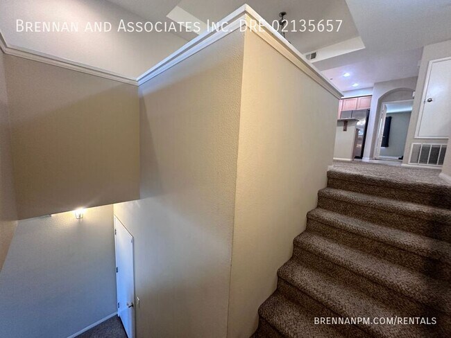 Foto del edificio - 3 Bed 2.5 Baths 2 Car Garage Townhome in M...