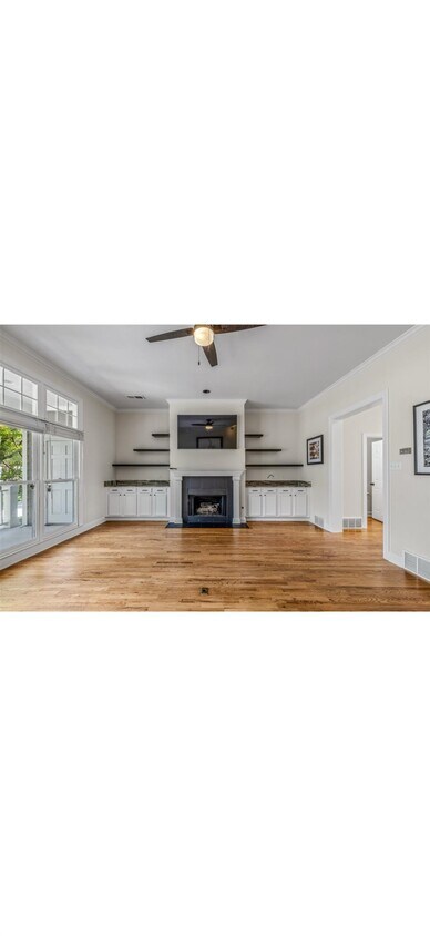 Building Photo - 921 Harbor View Dr