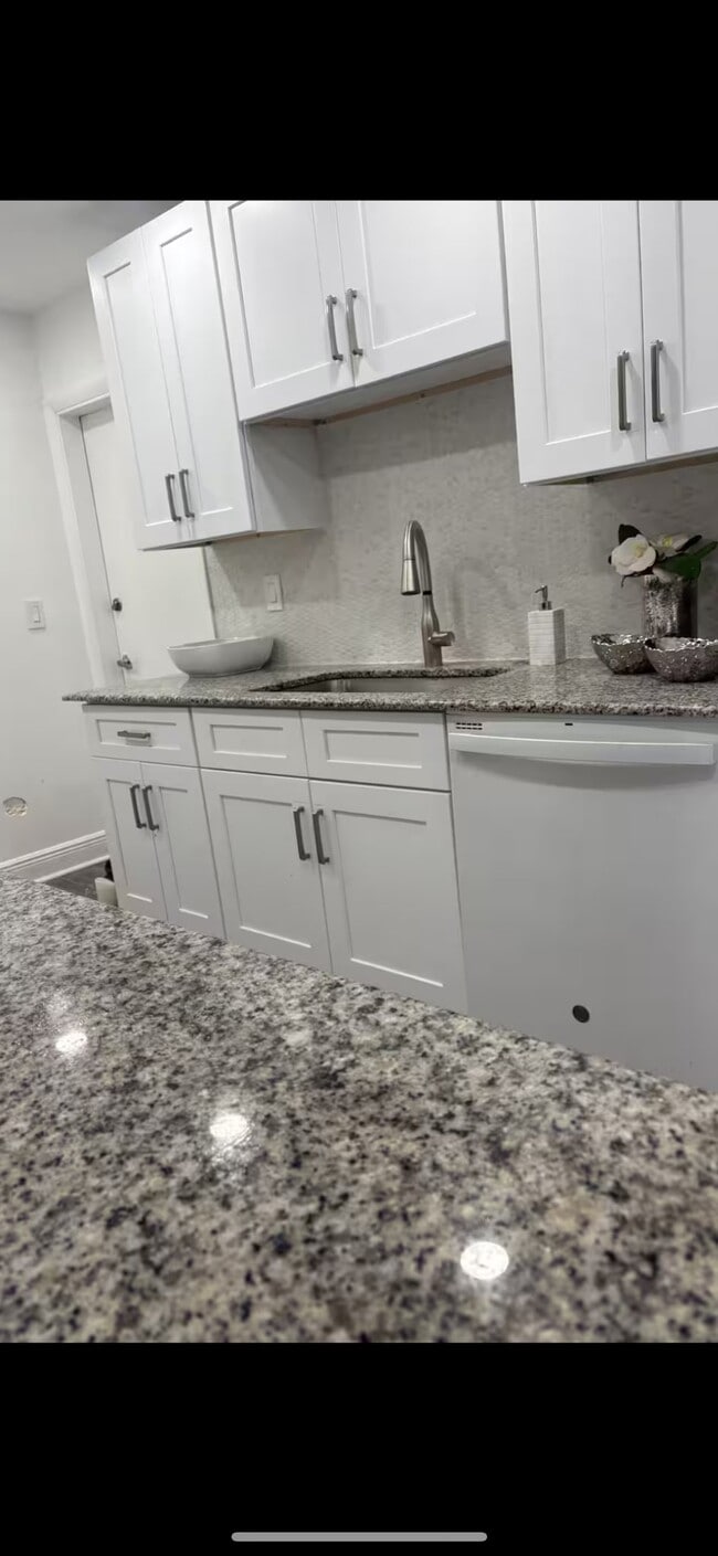 Building Photo - 1501 Curlew Ave