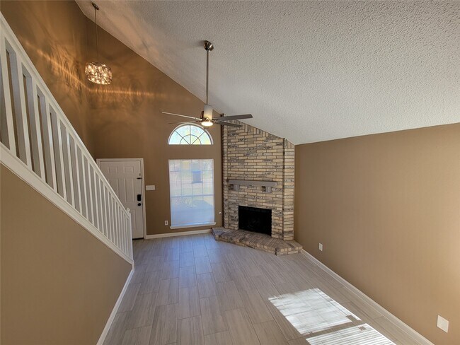 Foto del edificio - 5718 Fargo Dr