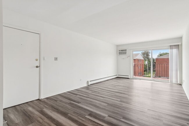 Interior Photo - Georgian Court Apartments