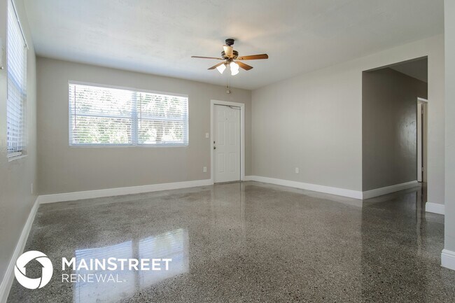 Foto del edificio - 800 N 64th Ave