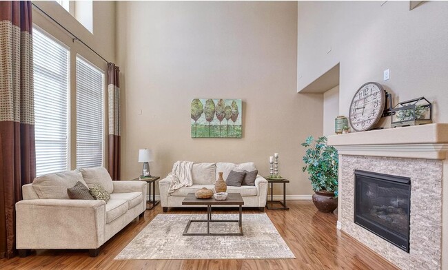 Building Photo - Beautiful Broomfield Townhome with Garage ...