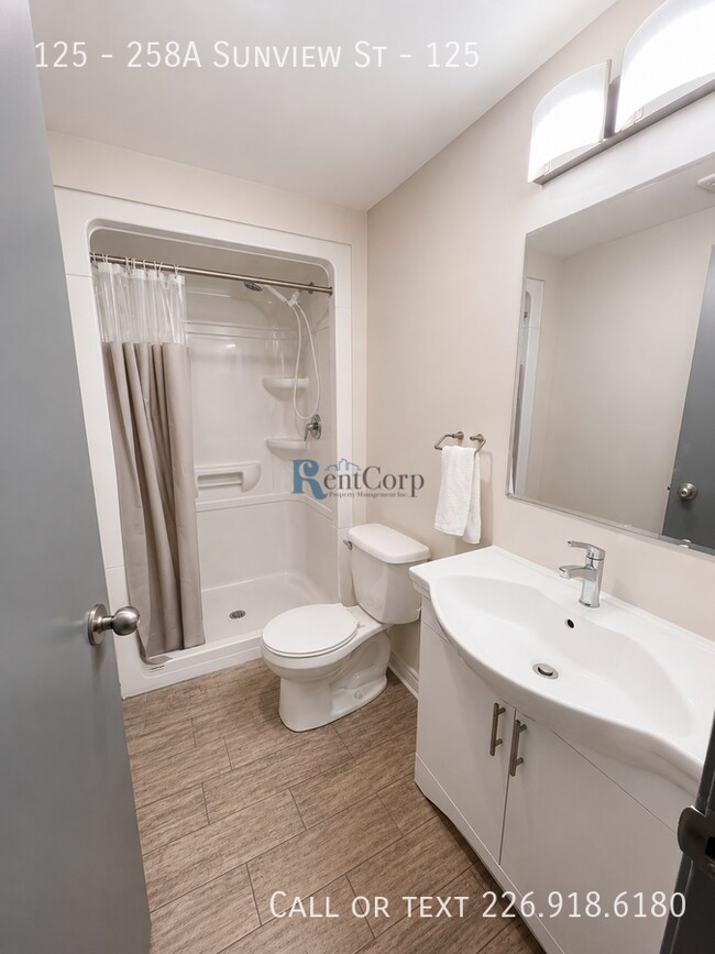 Building Photo - 258A-258A Sunview St
