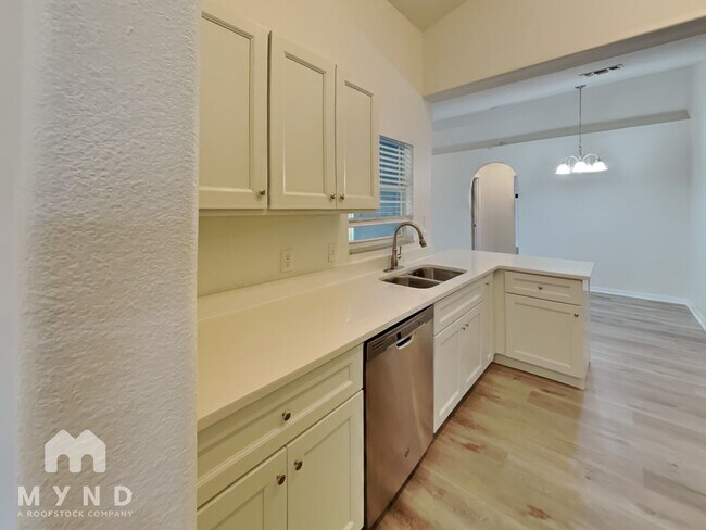 Foto del edificio - 2617 Hawthorne Ln