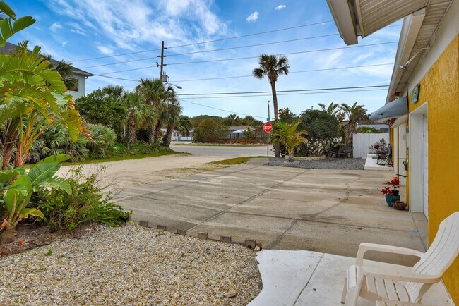 View to the West from porch - 906 E 11th Ave