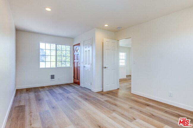 Foto del edificio - 615-615 1/2 E Sunset Ave