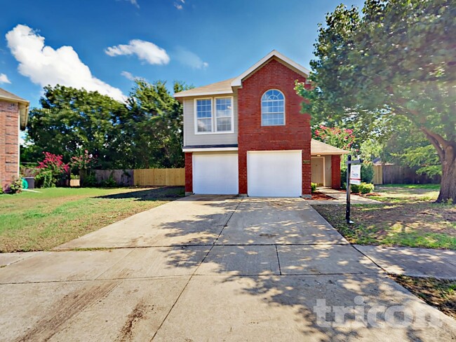 Foto del edificio - 900 Freshwood Ct