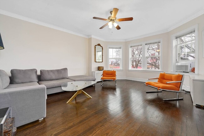 Foto del edificio - 3617 N Sawyer Ave