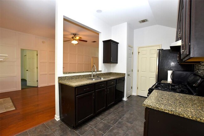 Building Photo - 240 Briarstone Dr