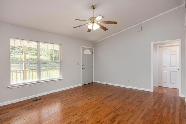 Building Photo - 4092 University Dr