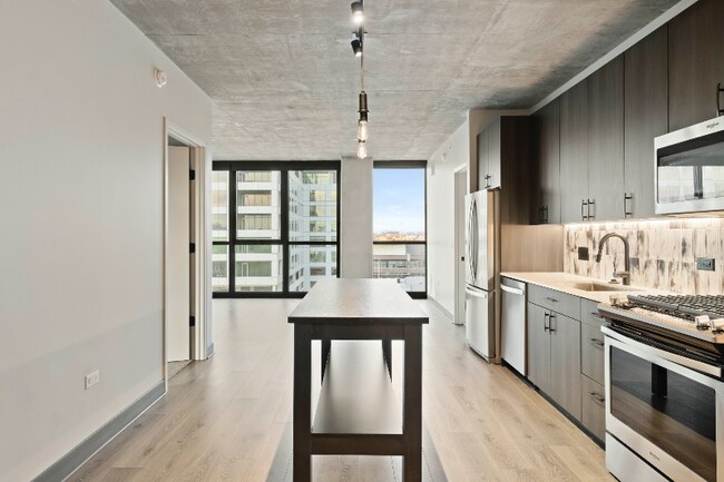 Foto del edificio - 1350 W Lake St