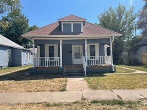 Building Photo - 206 N Ash St