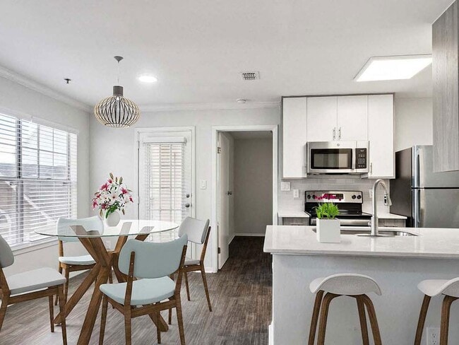 Building Photo - Briarhill Apartments
