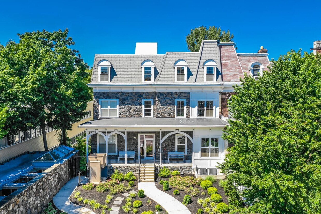 Foto principal - 4213 Chester Avenue — Modern Living in the Heart of University City