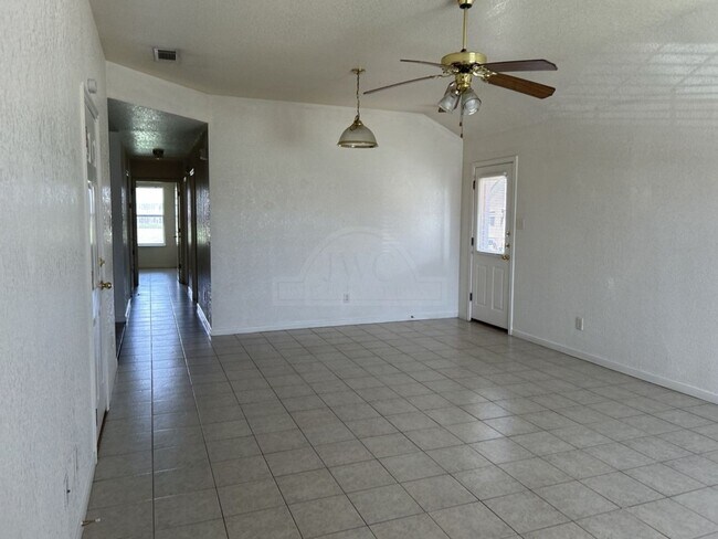 Building Photo - 2807 Edgefield St