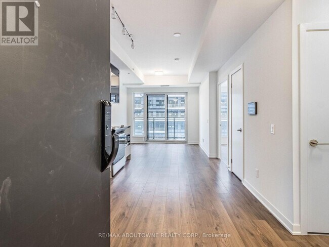 Photo du bâtiment - 405 Dundas St W