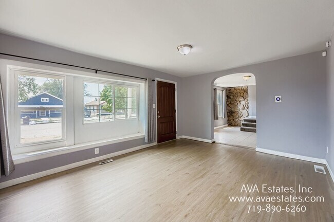 Foto del edificio - 1739 E 5th St