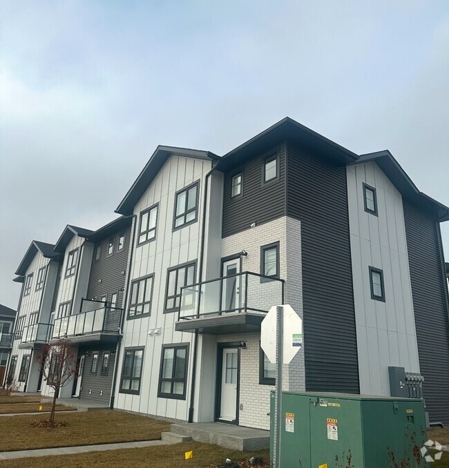 Building Photo - East Pine