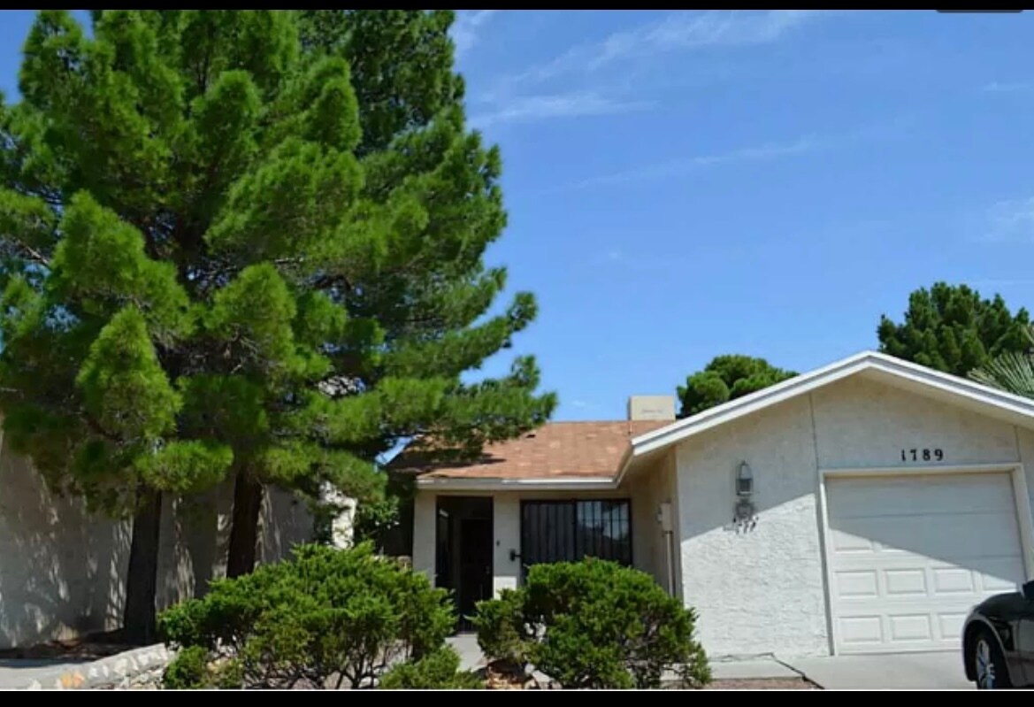 Primary Photo - 1789 Villa Santos Cir