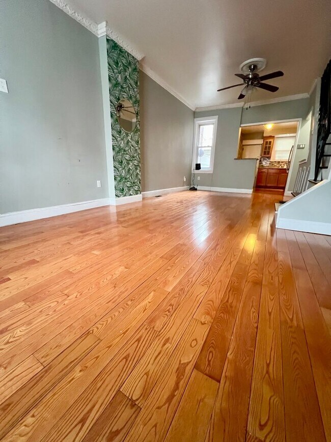 Foto del edificio - Gorgeous 3-Bedroom Townhome in West Passyu...