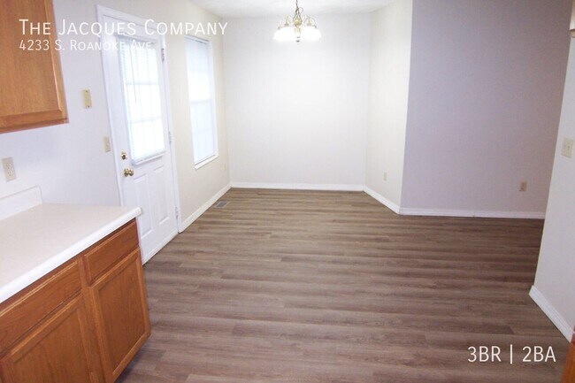 Building Photo - 4233 S Roanoke Ave