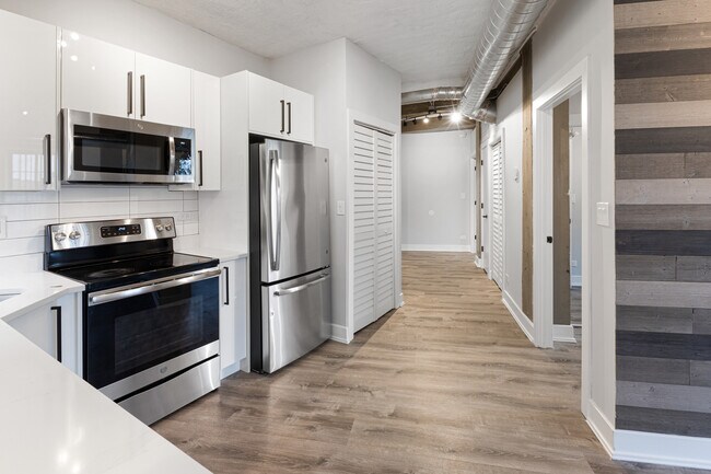 Building Photo - 7645 N Sheridan Rd