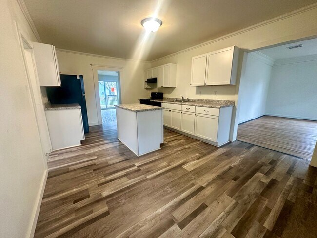 Foto del edificio - 5 bed 2 bath Single Family Home in Wausau