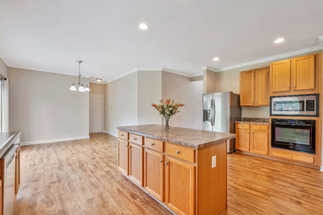 Building Photo - 2212 Wolford Cir