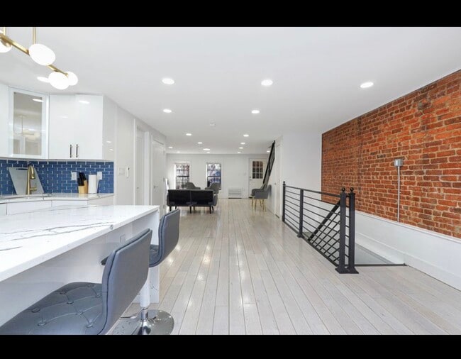 Building Photo - 214 Patchen Ave