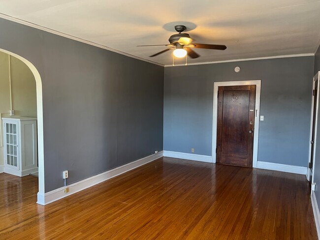 Living Room - 3900 Sunnyside Rd