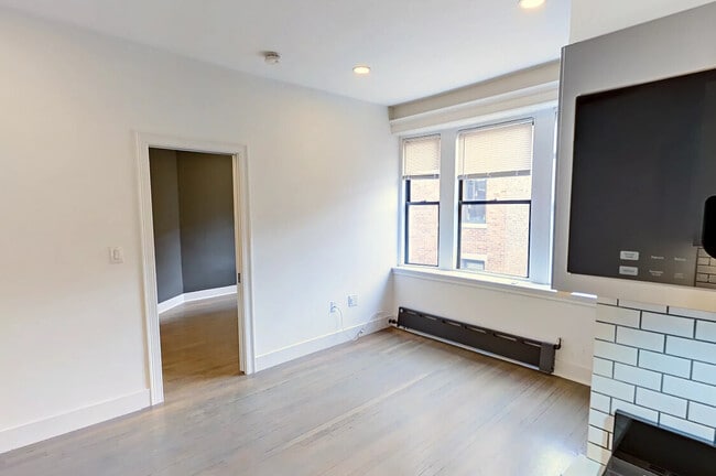 Building Photo - 35 Queensberry St