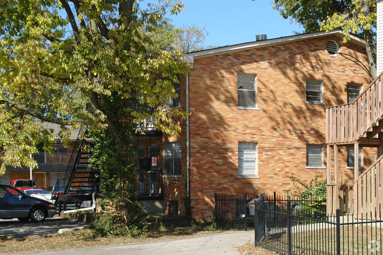 Building Photo - 453 W 4th St