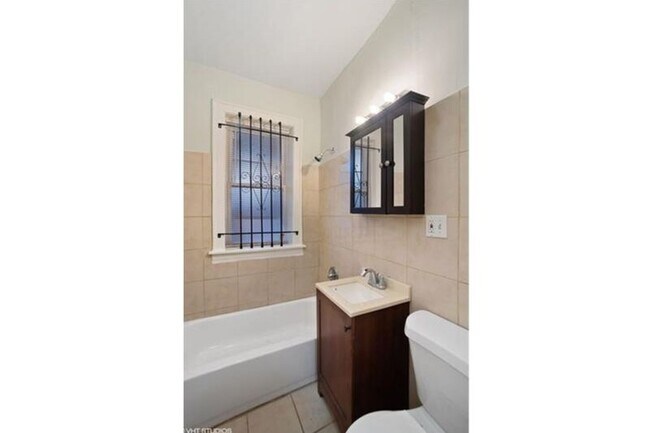 Building Photo - 1008 W 76th St