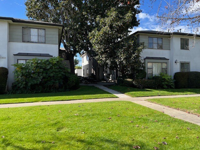 Foto del edificio - 3155 S Barrington Ave