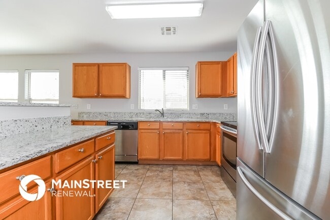 Building Photo - 16450 N Naegel Dr