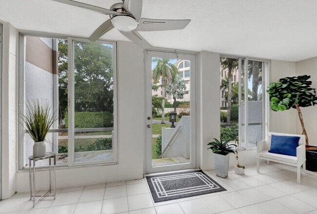 Foto del edificio - 7370 Orangewood Ln