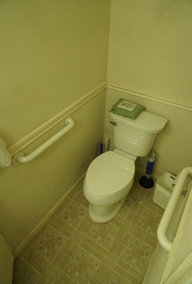 Building Photo - 7575 Cambridge St